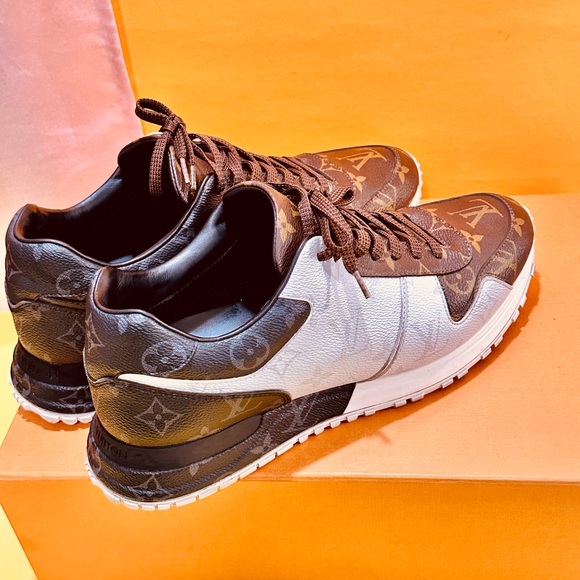 Louis Vuitton Runaway Monogram Brown Black and White - Picture 3 of 15